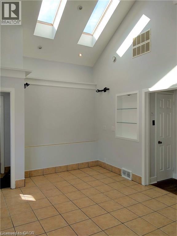 410 Erb St. W in Waterloo, ON - Building Photo - Building Photo