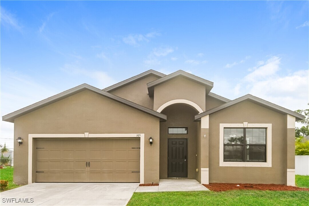 105 NE 7th Pl in Cape Coral, FL - Building Photo