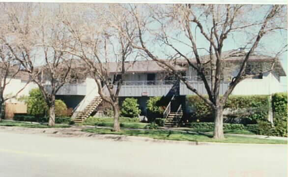 400 Alma St in Menlo Park, CA - Foto de edificio - Building Photo