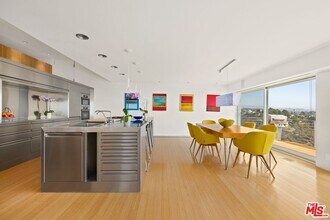 1260 Linda Flora Dr in Los Angeles, CA - Building Photo - Building Photo