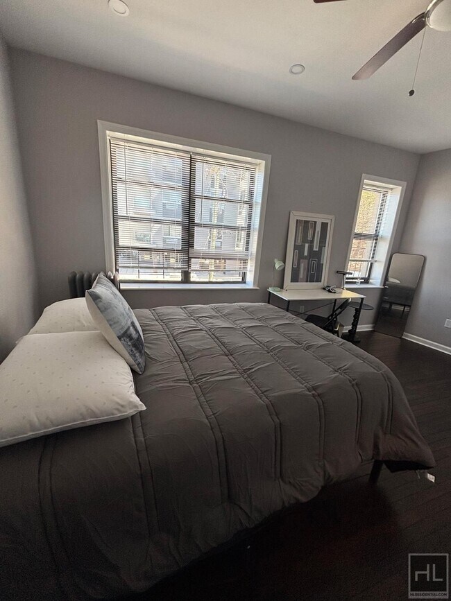 RICHMOND TERRACE, Unit 3F in Staten Island, NY - Foto de edificio - Building Photo