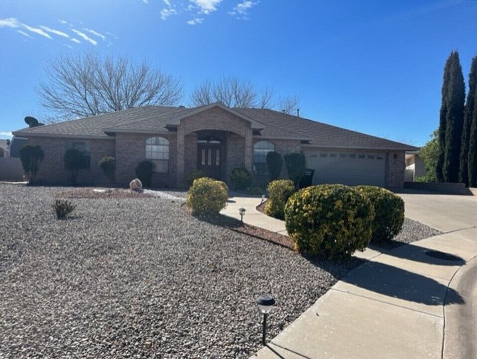 2164 Cielo Grande Ct in Alamogordo, NM - Foto de edificio