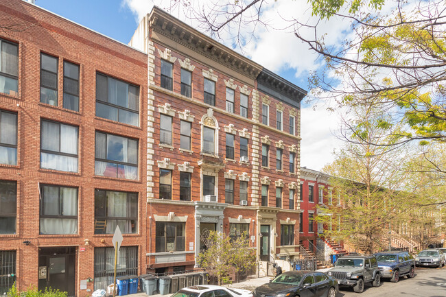 239 Bainbridge Street in Brooklyn, NY - Building Photo - Building Photo