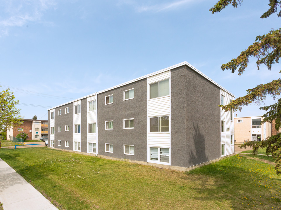 11908 105th St NW in Edmonton, AB - Building Photo