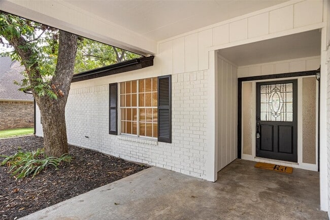 8735 S Monticello Cir in Granbury, TX - Foto de edificio - Building Photo