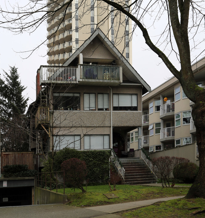 1155 Burrard St in Vancouver, BC - Building Photo