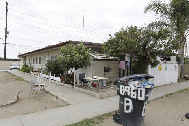 8960 Pacific Ave in Anaheim, CA - Building Photo - Building Photo