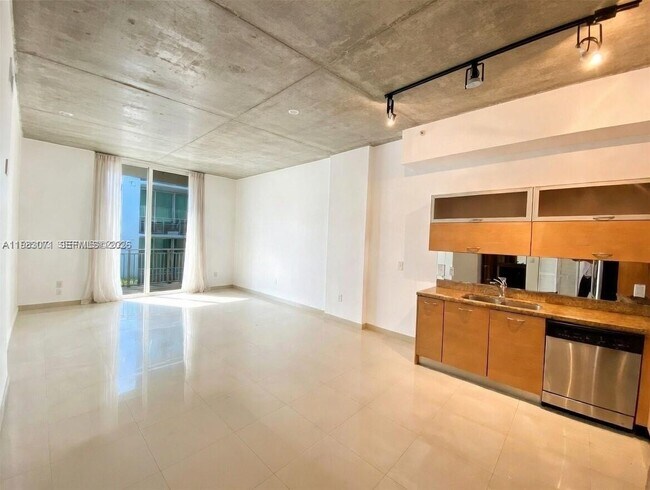 2275 Biscayne Blvd in Miami, FL - Building Photo - Building Photo