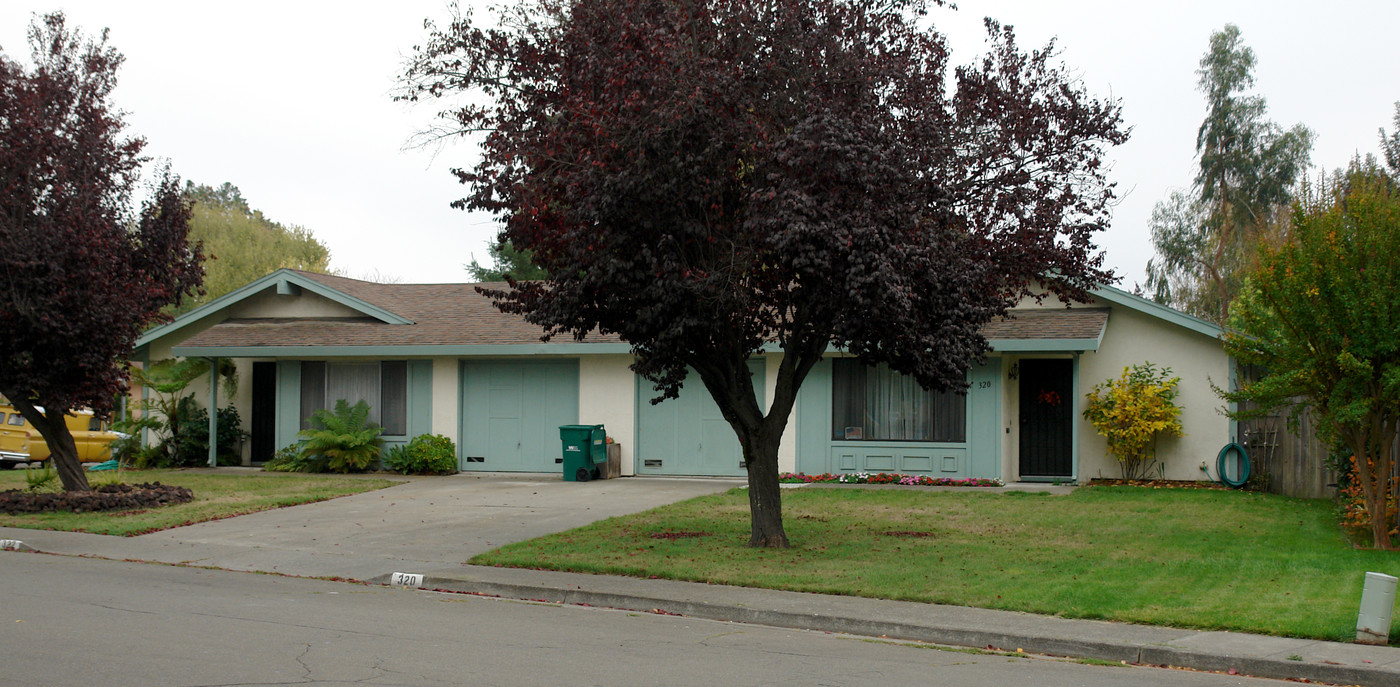 320 Lincoln Ave in Cotati, CA - Building Photo