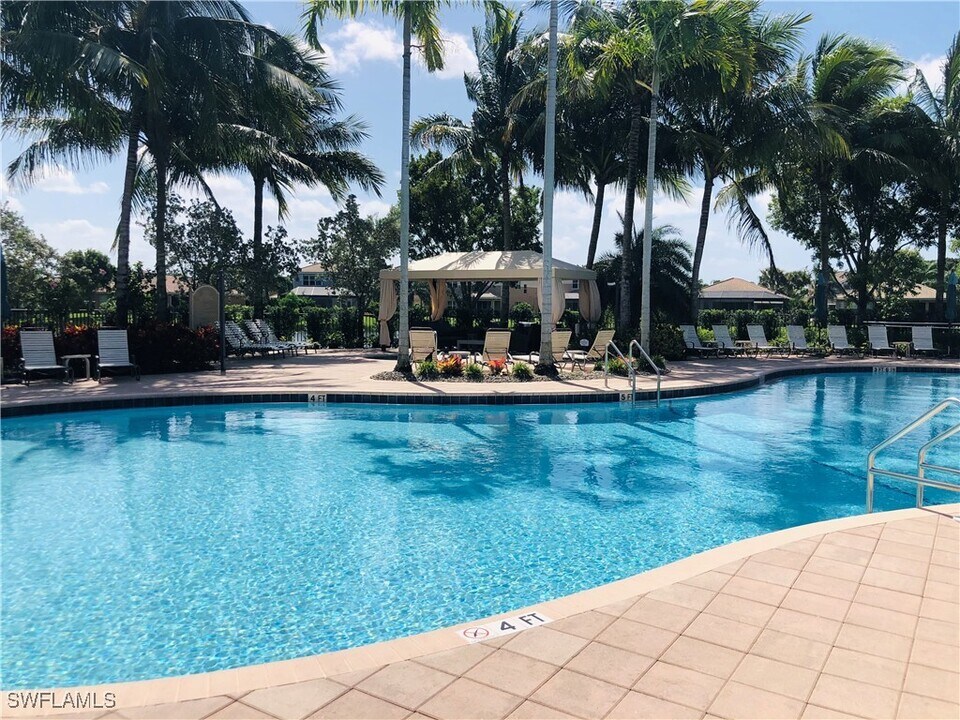 6525 Monterey Point in Naples, FL - Building Photo