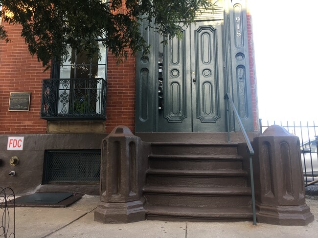 915 Cathedral St, Unit 4