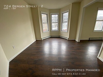 724 Bergen St-Unit -2 in Newark, NJ - Foto de edificio