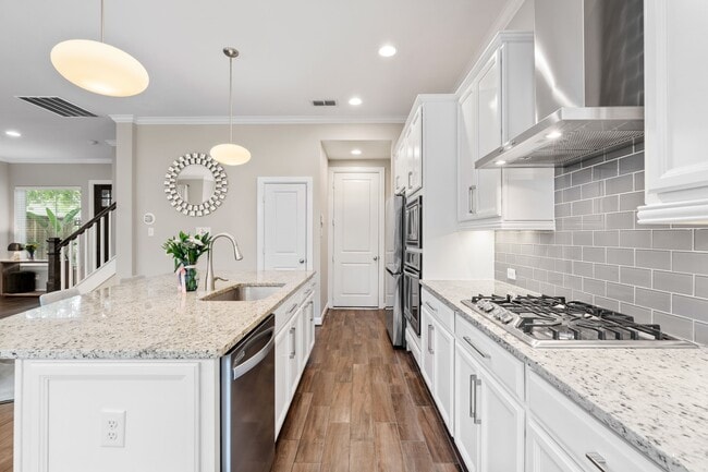 8904 Aventino Wy