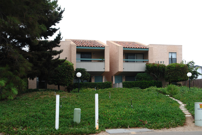 Sea Villa Apartments in Encinitas, CA - Building Photo - Building Photo