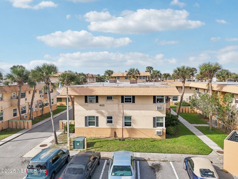 221 15th Ave N-Unit -#109 in Jacksonville Beach, FL - Building Photo
