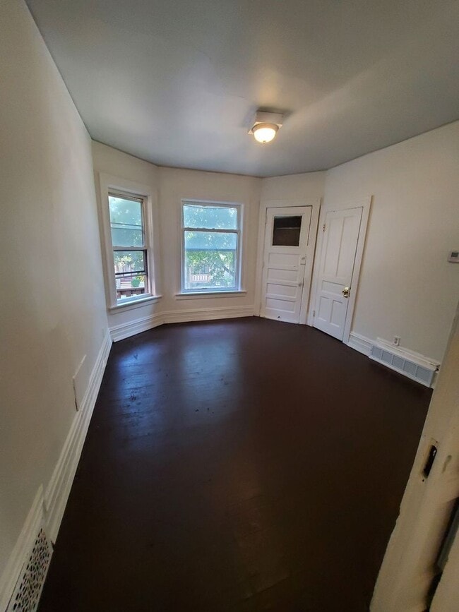 2458-2460-2460 W Juneau Ave