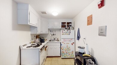 1073 Beacon St in Brookline, MA - Building Photo - Building Photo