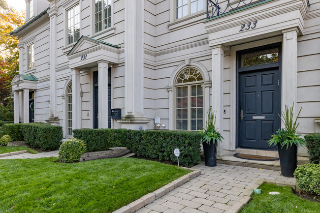 Lytton Park Townhomes in Toronto, ON - Building Photo - Building Photo