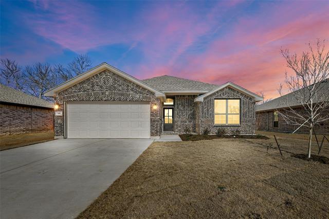 1102 Holly St in Cleburne, TX - Foto de edificio
