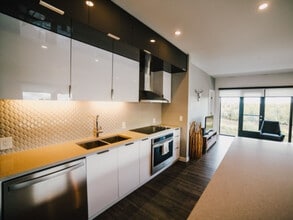 655 Sterling Lyon Pkwy in Winnipeg, MB - Building Photo - Building Photo