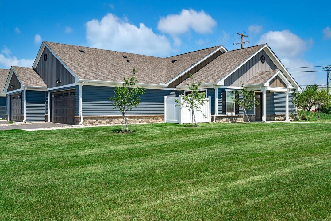 311 Homestead Rd in Marysville, OH - Foto de edificio