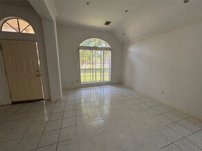 15803 Mission Estates Ct in Houston, TX - Building Photo - Building Photo