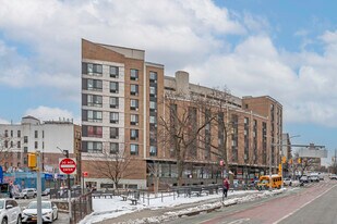 Washington Bridge View in Bronx, NY - Building Photo