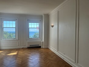 925 E Wells St in Milwaukee, WI - Building Photo - Building Photo