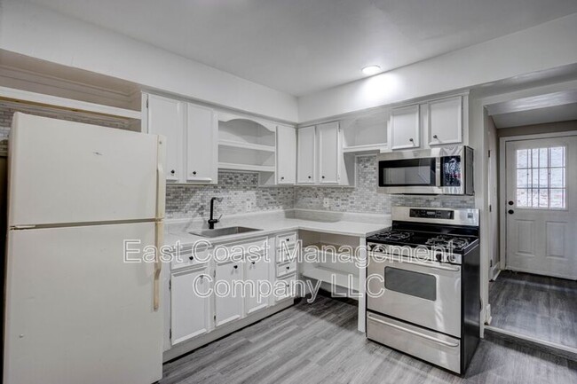 property at 122 S Carey St