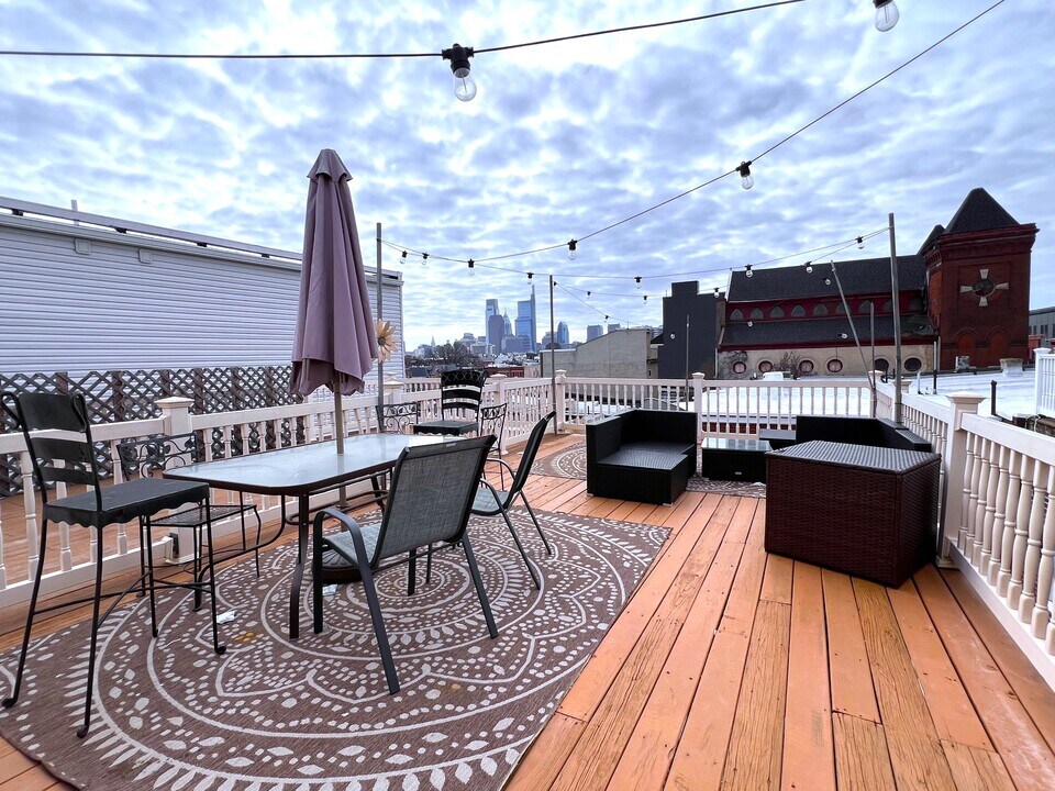 2544 W Girard Ave, Unit 2F in Philadelphia, PA - Building Photo