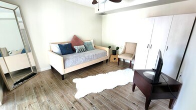 534 5th Terrace in Palm Beach Gardens, FL - Building Photo - Building Photo