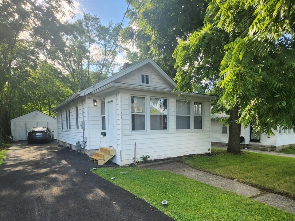 312 N Johnston Ave in Rockford, IL - Building Photo