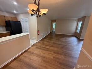 150 Pennsylvania Way in North Brunswick, NJ - Building Photo - Building Photo