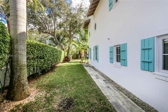 11064 SW 79th Path in Kendall, FL - Building Photo - Building Photo