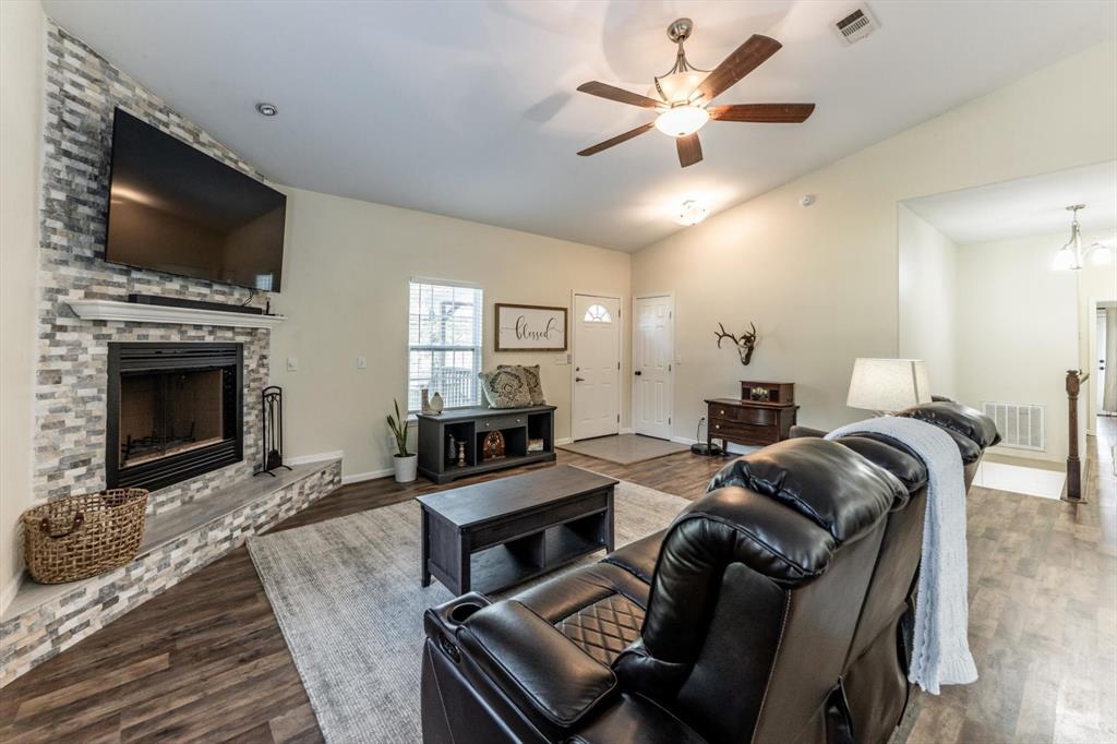 50 Canary St in Pointblank, TX - Building Photo
