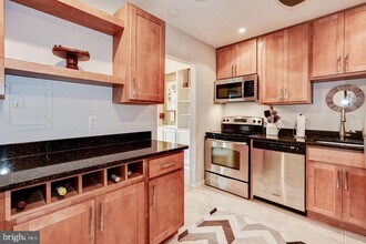 9702 Kingsbridge Dr in Fairfax, VA - Building Photo - Building Photo