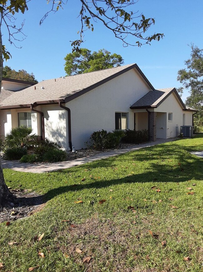 7544 Heather Walk Dr in Spring Hill, FL - Building Photo - Building Photo