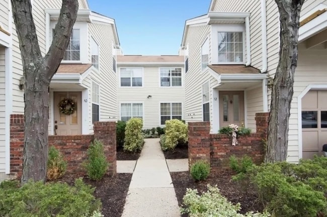 property at 6 Mallard Ln