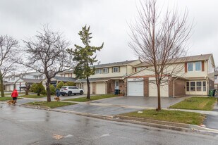 24 Grenbeck Dr in Toronto, ON - Building Photo
