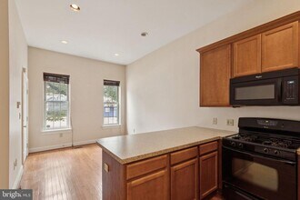 2542 W Girard Ave in Philadelphia, PA - Building Photo - Building Photo