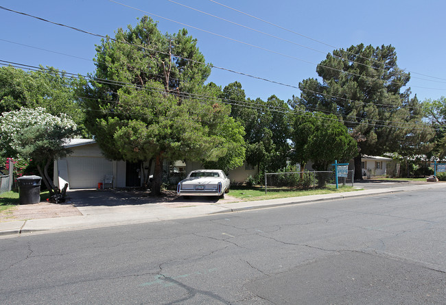 1402 E Dana Ave in Mesa, AZ - Foto de edificio - Building Photo