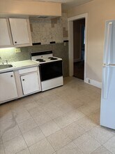 863 W Spruce St in Coal Township, PA - Building Photo - Building Photo