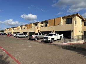 7601 King Arthurs Ct in Laredo, TX - Building Photo - Building Photo