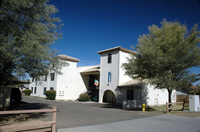 Center Apartments in Mesa, AZ - Building Photo - Building Photo