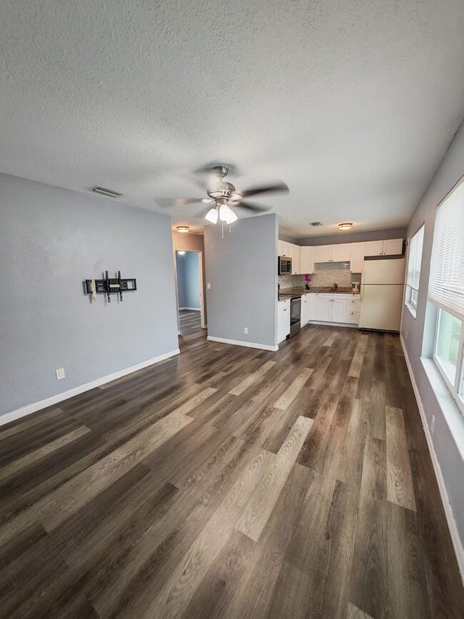 525 73rd Ave N in St. Petersburg, FL - Building Photo - Building Photo
