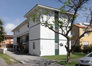 219 Phoenetia Ave in Coral Gables, FL - Foto de edificio - Building Photo