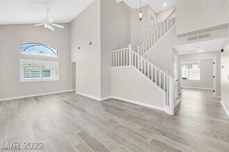 9725 Hitching Rail Dr in Las Vegas, NV - Foto de edificio - Building Photo