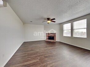 205 Phlox Ln in Burleson, TX - Foto de edificio - Building Photo