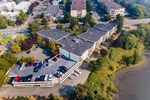 Gorge Apartments in Victoria, BC - Building Photo
