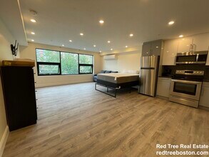 1028a Commonwealth Ave, Unit 305 in Boston, MA - Foto de edificio - Building Photo